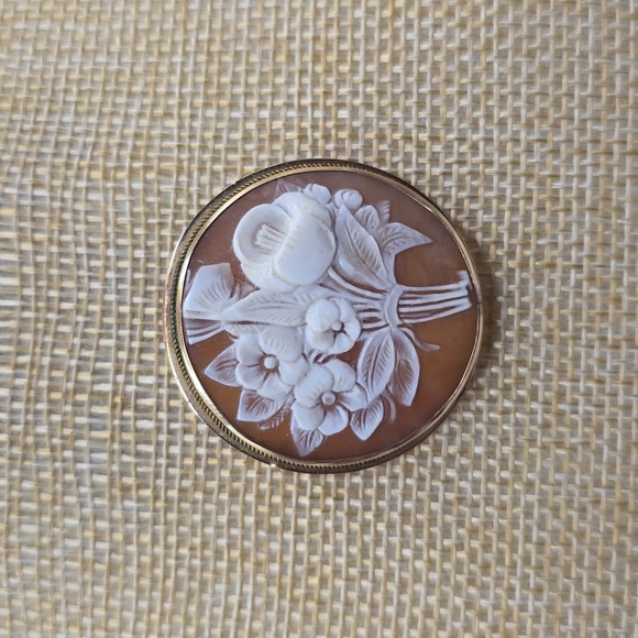 Estate Jewelry - Vintage Cameo 14K Yellow Gold Carved Bouquet Brooch & Pendant